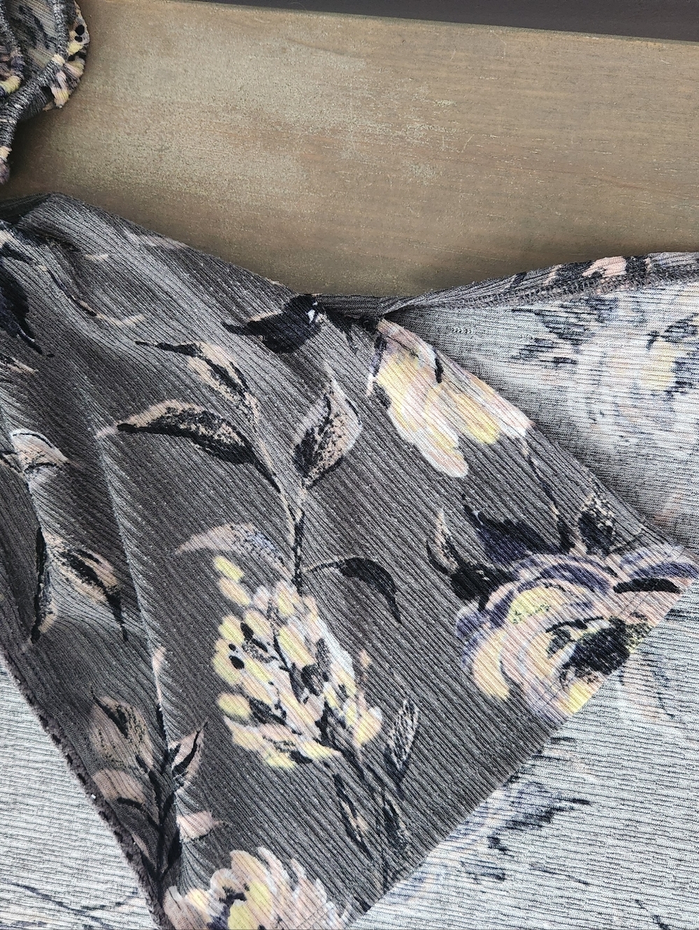 Maurices Gray Floral Crochet Trim Kimono - Size Small - Picture 8 of 16